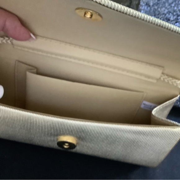 NWOT  Gold Clutch Cord Convertible from Shoulder to Arm - Picture 5 of 5